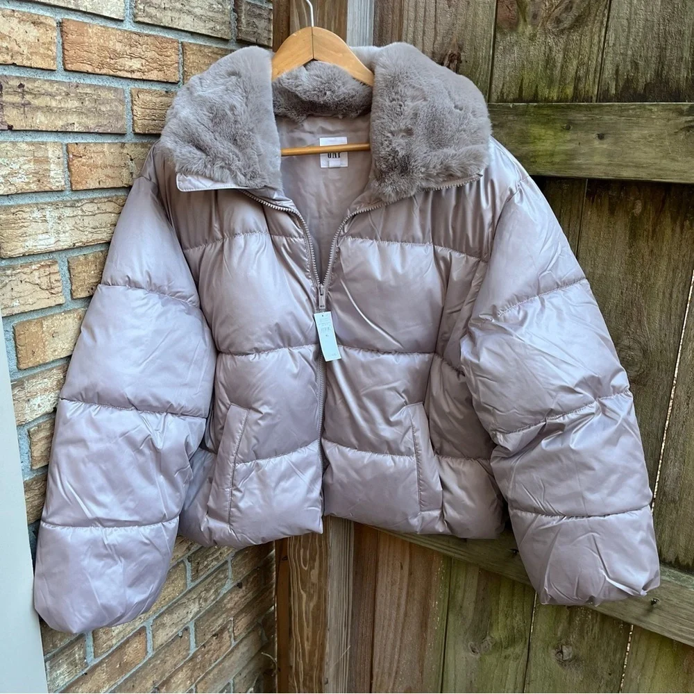 GAP 100% Recycled Relaxed Short Puffer Jacket in Tan